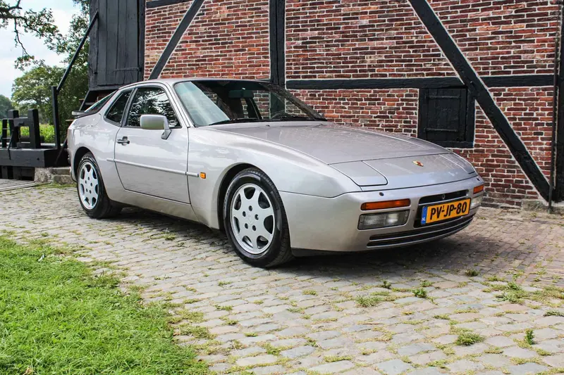 Porsche 944 Turbo S (1988)