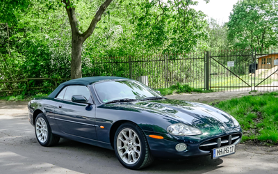 Jaguar XK8 Cabrio aus 3. Hand Neue Steuerkette Navigationssystem (2000)