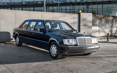 Mercedes Benz W124 V124 260 E Pullman (1992), rare 6-door version in dark blue, original condition, dual air conditioning
