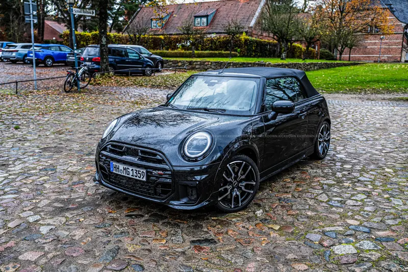 MINI Cooper S Cabrio (2025), MwSt. ausweisbar, fast neuwertig, erst 4.071 Kilometer, 1. Hand, 3 Jahre Garantie