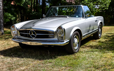 Mercedes Benz W113 230 SL Pagoda little KM from 3rd hand preserved power steering radio (1966)