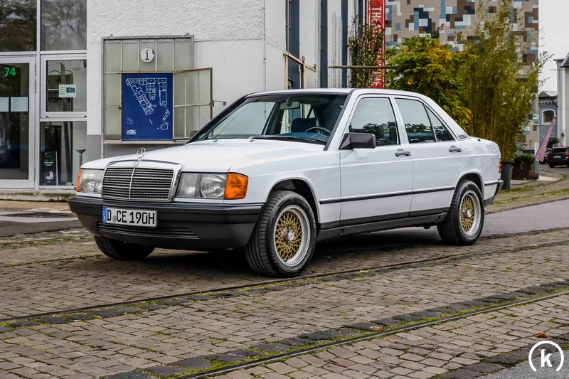 Mercedes-Benz W201190E only 66,000km mileage from family ownership Checkbook (1986)