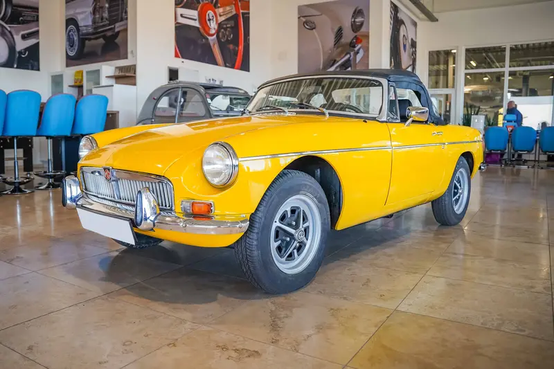 MG MGB Roadster 4-Gang hervorragender Zustand Inca Gelb teilrestauriert (1979)