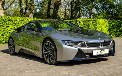 BMW i8 Roadster (I15) 1st hand Complete service history only 22,580 km Accident-free CFRP lightweight construction Frameless butterfly doors Plug-in hybrid Type 2 charging cable (2019)