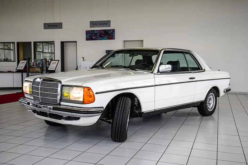 Mercedes-Benz C123 230 CE Restauriert Aus 2. Hand Schiebedach Radio (1981)