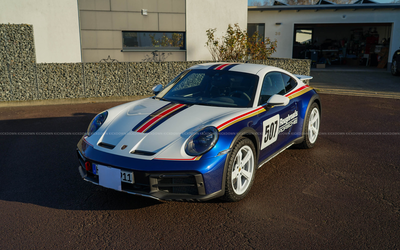 Porsche 911 992 Dakar mit Rallye Design Paket (2023), limitiert auf 2.500 Stück, erst 1.100 Kilometer Laufleistung, Approved
