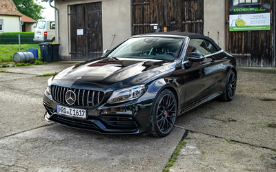 Mercedes-Benz AMG A205 C 63 S Cabriolet Aus 1. Hand Lückenloses Scheckheft 4,0-Liter-V8-Biturbo Motor Mit 510 PS Nur 6.200 km (2022)