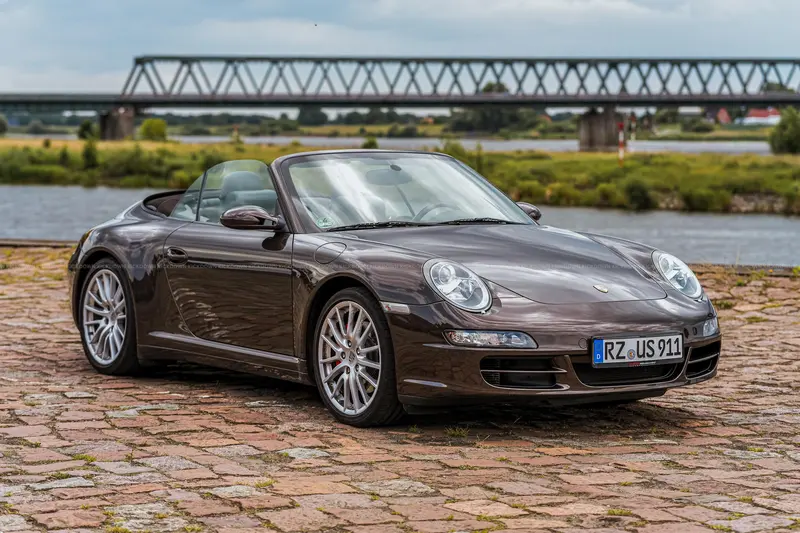 Porsche 997 Carrera 4S Cabriolet (2008), elegant color combination, leather package, new PASM shock absorbers and rear tires