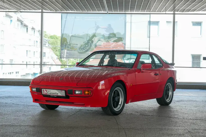 Porsche 944
