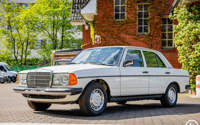 Mercedes-Benz W123 200 with rare automatic climate control in absolute dream condition (1982)