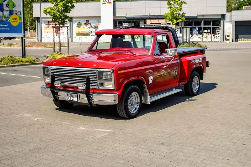 Ford F-100 restaurierter USA Oldtimer-Pickup mit V8-Motor und geringer Laufleistung hervorragender Zustand (1980)