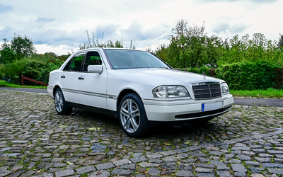 Mercedes Benz C180 Family-owned since 1997 With expert opinion Extensive equipment (1994)