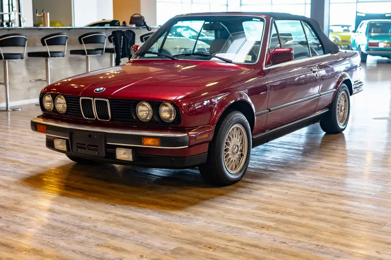 BMW E30 325i Cabrio Calypsorot-metallic checkbook good condition from private collection (1990)