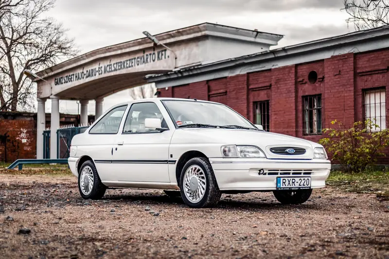 Ford Escort aus 2. Hand Neuer Service Originallack (1994)