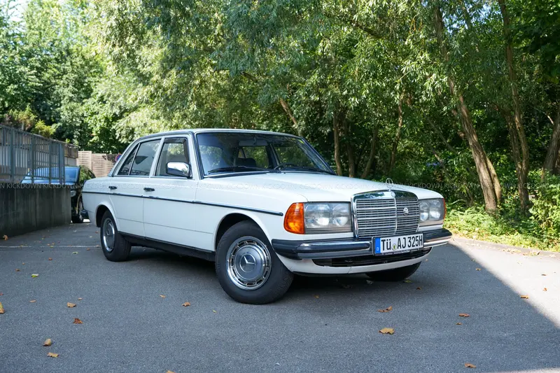 Mercedes-Benz W123 200 (1982) mit Scheckheft, Gutachten Note 3+, mit H-Kennzeichen