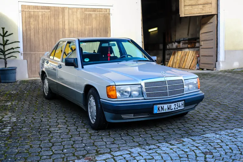 Mercedes-Benz W201 190E 2.6 with H license plate (1989)