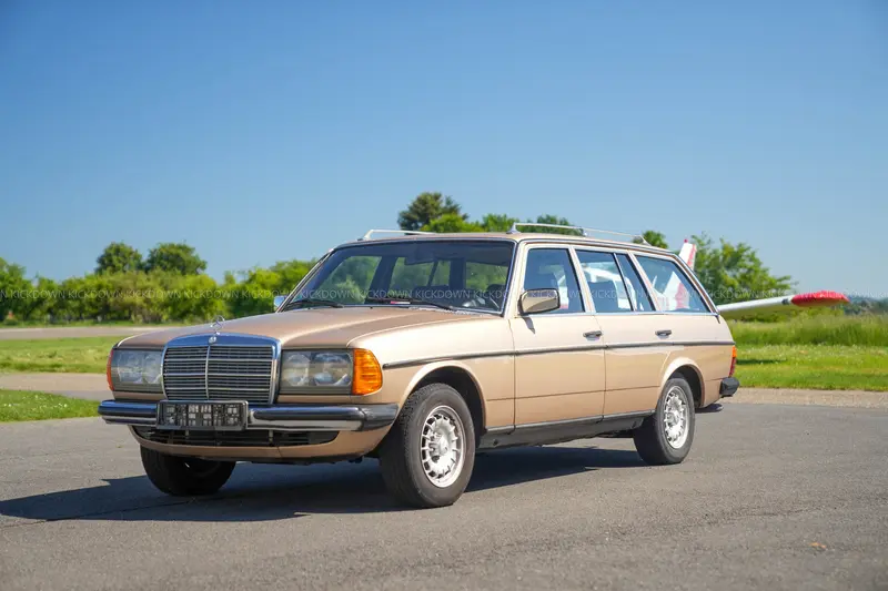 Mercedes-Benz 280 TE S123 (1982), stand ca. 15 Jahre in trockener Halle, für ca. 10.000€ wieder in Betrieb genommen