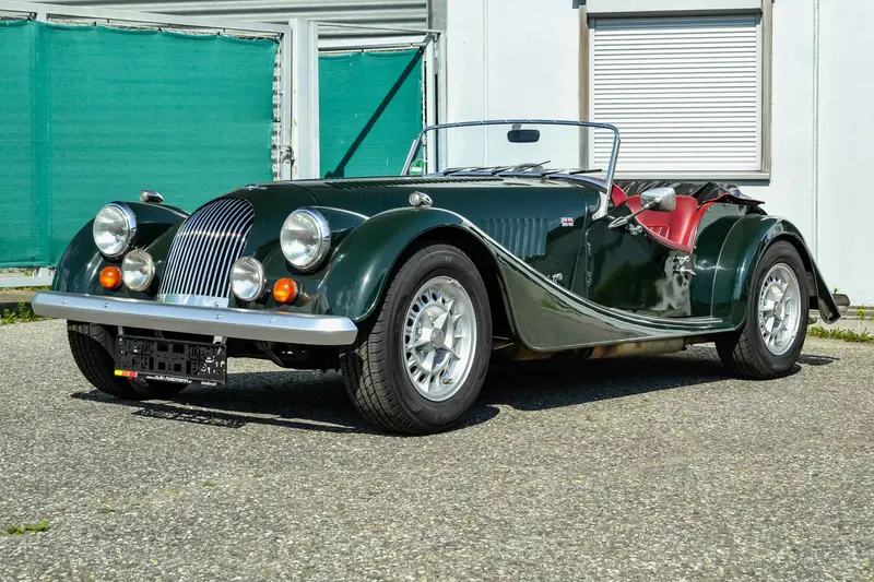Morgan Plus 8 (LHD) 3.9-liter Rover V8 luggage rack red leather tarpaulin from 3rd hand chrome wire rims Croda Rossa tires (1990)