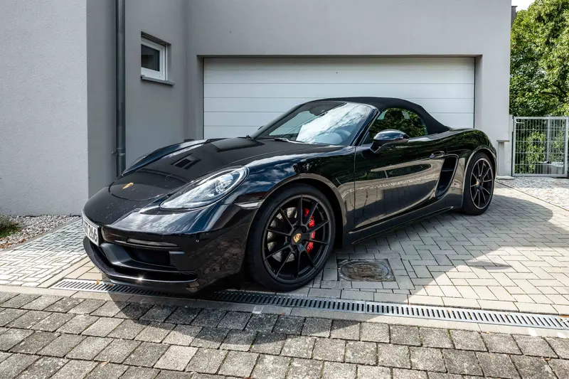 Porsche Boxster 718 GTS 4.0 from 1st hand complete checkbook Mileage only 2,899 km (2023)