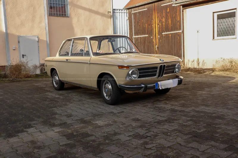 BMW 1600-2 (1968), round taillights, completely repainted, with grade 2 certificate, H license plate