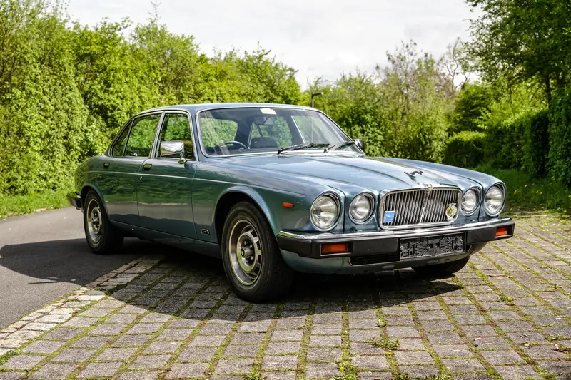 Jaguar XJ6 in Blau Teilrestauriert H-Kennzeichen Sofort Fahrbereit (1982)