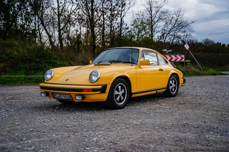 Porsche 911 S 2.7 Coupé (1977) in elegantem Talbot Yellow, Motor revidiert, neu lackiert, Classic Data Note 2+