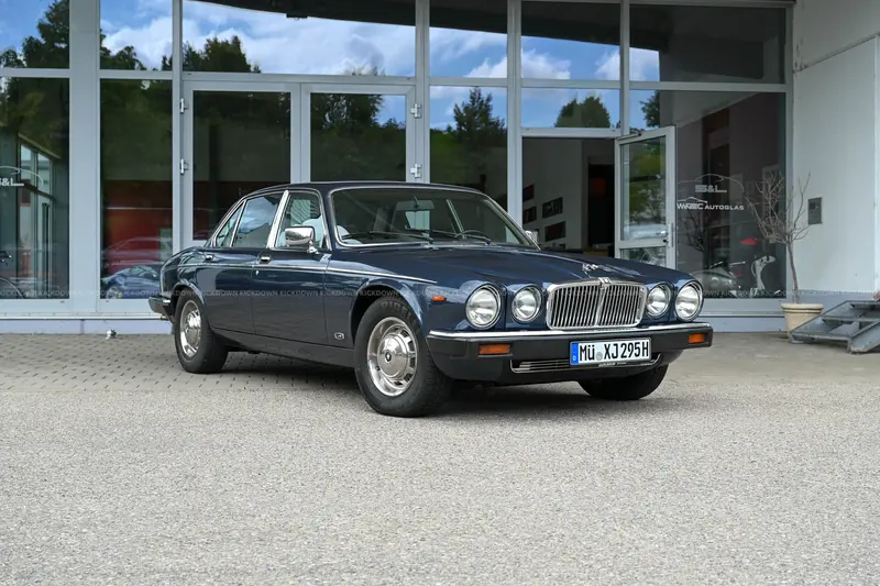 Jaguar XJ12 Sovereign (1987), mit H-Kennzeichen, klassische Farbkombination, V12-Motor, umfangreiche Investitionen