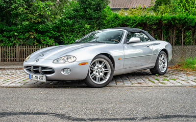 Jaguar XK8 from 1st hand V8 engine accident-free German first delivery Only 40,000 km (2001)