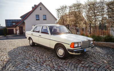 Mercedes Benz W123 200 (1983) mit TÜV und H-Kennzeichen, lückenloses Scheckheft