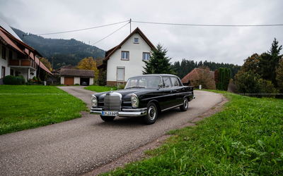 Mercedes Benz W111 220 SEb (1964), expert rating 2, engine partially overhauled, Blaupunkt radio, extensive investments