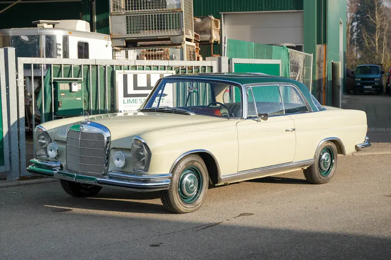 Mercedes-Benz 250 SE W111 Coupé (1967), kompletter Neuaufbau nach Datenkarte, Neuwagenzustand