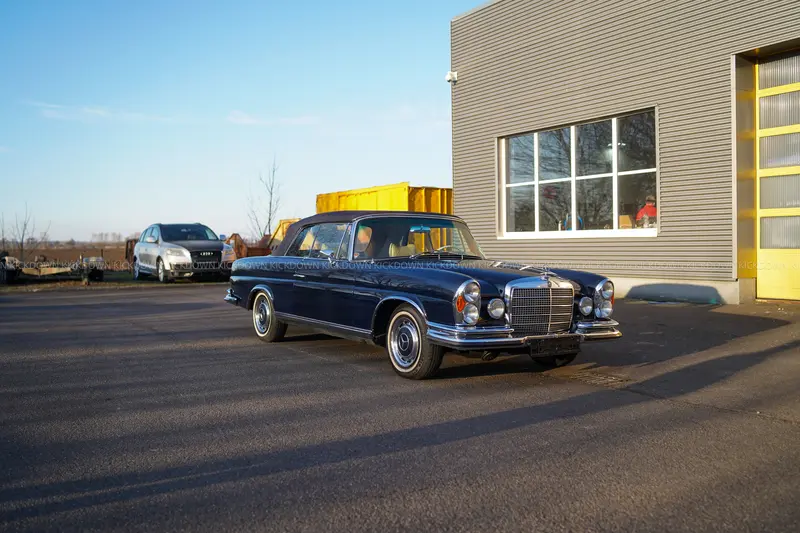 Mercedes-Benz 280SE Convertible W111 (1970), flat radiator with inspection report (grade 1-), professionally converted to a convertible, very well maintained