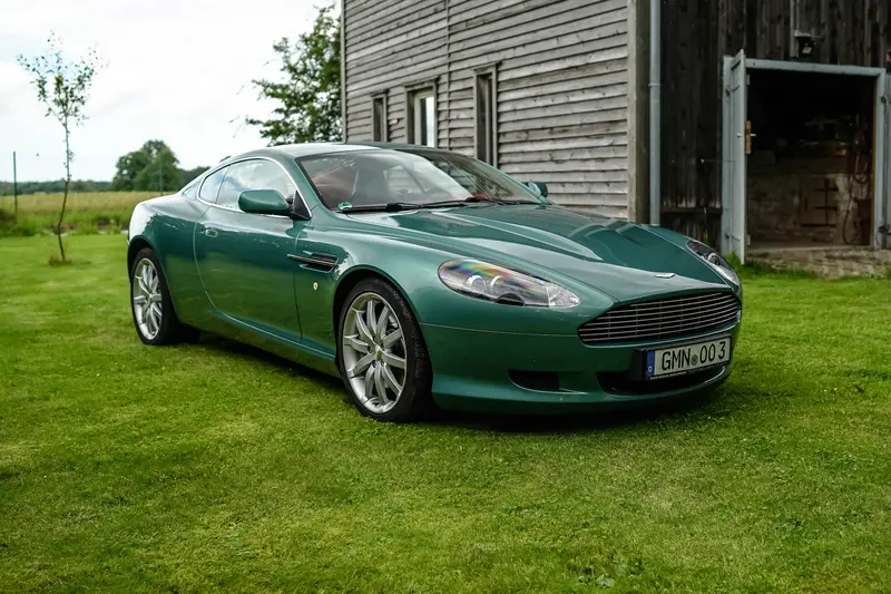 Aston Martin DB9 aus 3. Hand Ansprechende Farbkombination 7.000 € investiert (2007)