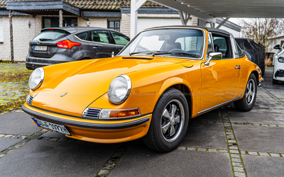 Porsche 911 T 2.4 Targa oil flap (1972), completely restored, rated 1-, €80,000 invested