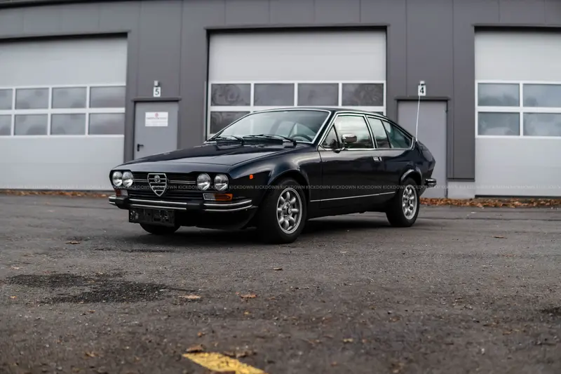 Alfa Romeo Alfetta 2000 GTV umfangreiche technische Überholung, Vergaser überholt, frühes Modell mit Chromstoßfänger (1979)