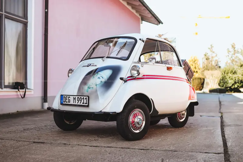 BMW Isetta aus 3. Hand, gepflegter Gesamtzustand, mit BMW-Lederkoffer (1962)