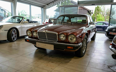 Jaguar XJ6 4.2 in Originalzustsand lückenloses Scheckheft aus 3. Hand (1981)