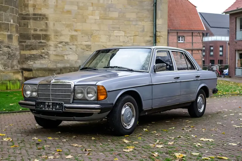 Mercedes Benz W123 200 mit neuem TÜV H-Kennzeichen Grünkeil und 4000€ Investitionen (1981)