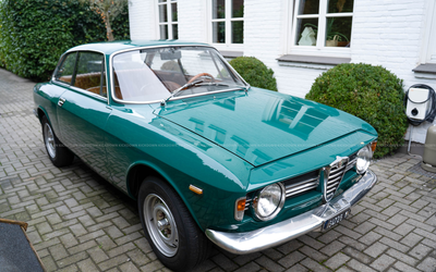 Alfa Romeo GT 1300 Junior Bertone Kantenhaube (1967), engine completely overhauled, attractive color combination, Classic Data 1-