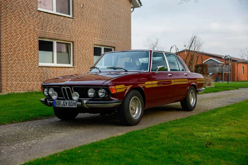 BMW E3 3.0 (1974) mit Classic Analytics Note 2, 5-Gang-Sportgetriebe, restauriert, Motor mit unter 10.000 Kilometern