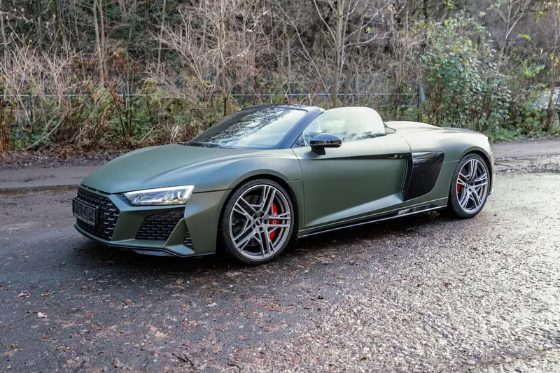Audi R8 Spyder V10 performance quattro from 1st hand only 25,000 m Complete checkbook Accident-free Olive green foiling (2021)