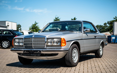 Mercedes-Benz W123 230E Coupe Sunroof ABS (1980)