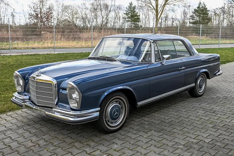 Mercedes-Benz W111 280 SE 3.5 Coupé in blue metallic, valuation report grade 2, H license plate & TÜV (1971)