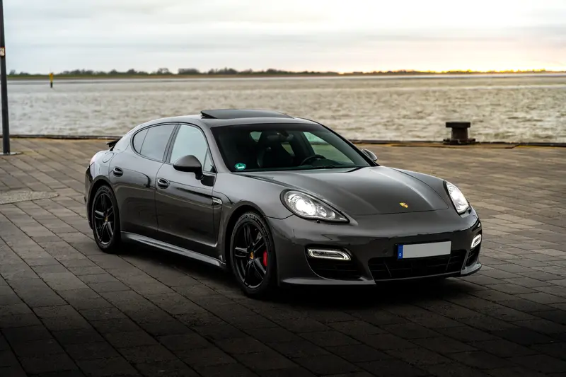 Porsche Panamera GTS from 3rd hand with complete checkbook and Porsche Approved until 2026 (2012)