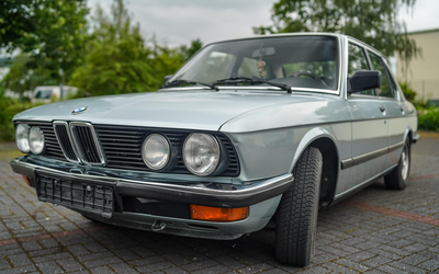 3rd hand BMW 520i Owned since 2001 Partially restored (1984)