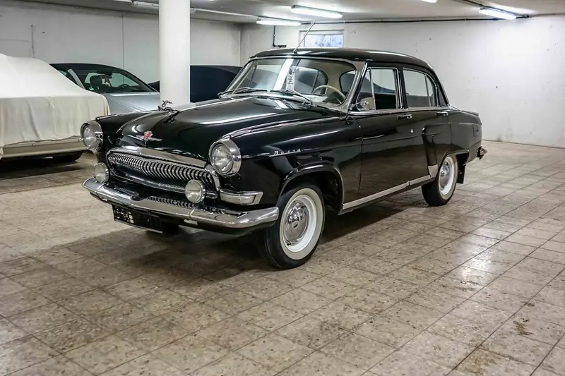 Volga GAZ 21 sedan good condition radio extensively restored (1972)