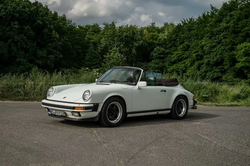 Porsche 911 Carrera 3.2 Cabrio (1985), Scheckheft, Classic Data Note 2+, Originalzustand