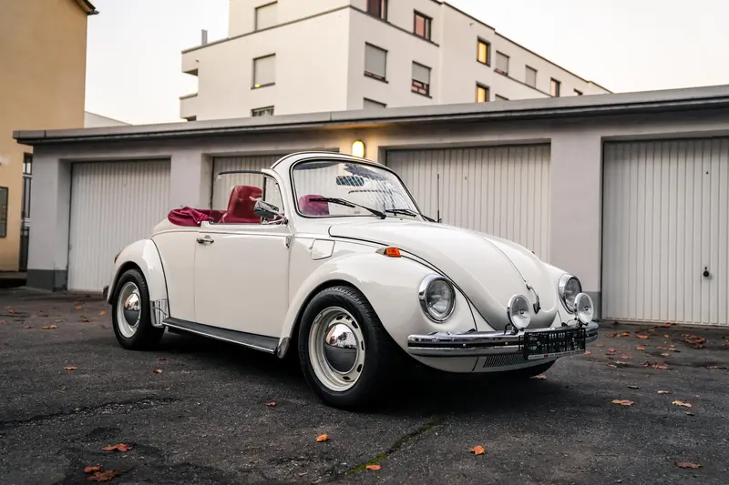 Volkswagen Beetle convertible from 3rd hand with H license plate and replacement engine (1973)