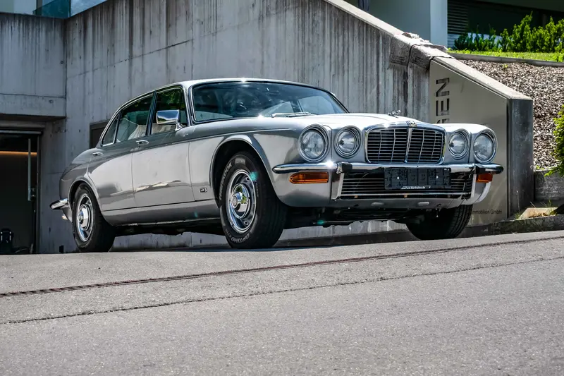 Jaguar XJ6 4.2 from 3rd hand accident-free only 63,000 km mileage (1978)