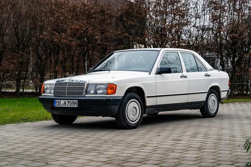 Mercedes-Benz W201 190 with TÜV & H license plate New service (1982)